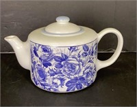 Stoneware teapot blue and white