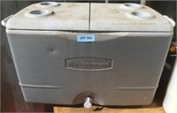 Rubbermaid Split Top Cooler with handle