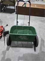 Scott's accugreen 3000 fertilizer spreader