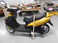 2007 Kinroad moped; 4 stroke motor, odometer reads