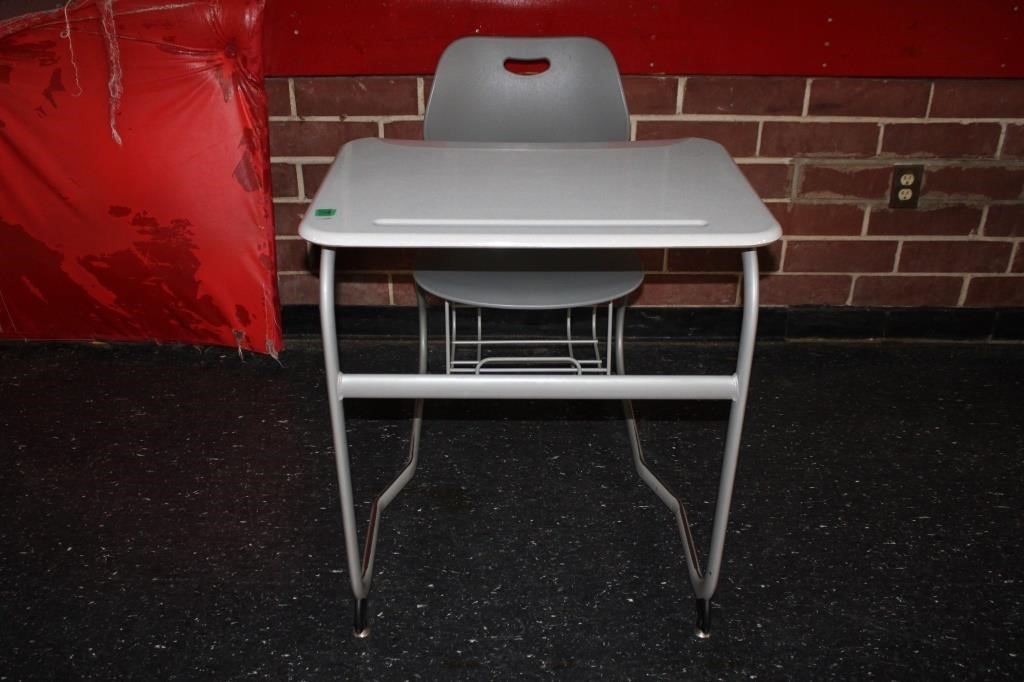 10 Student Desks