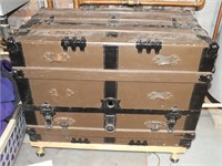 ANTIQUE TRUNK WITH PLATFORM