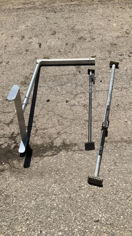 Receiver hitch ladder stand and 2 load bars