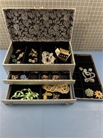 JEWLERY BOX LOADED VINTAGE COSTUME JEWELRY