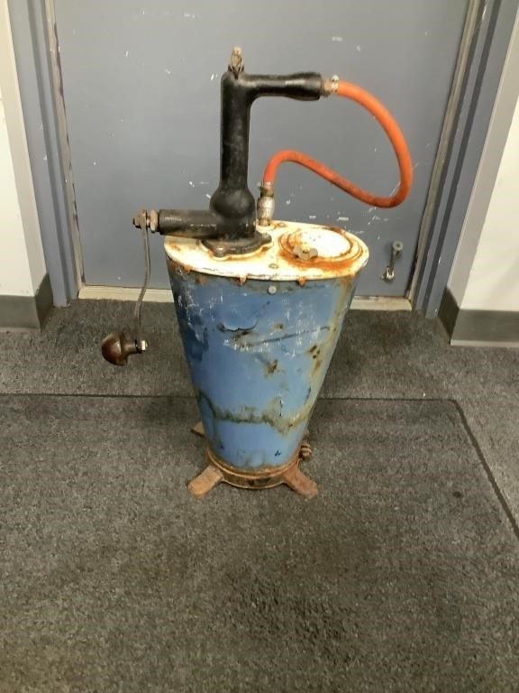 Vintage Garage Oil Pump   NOT SHIPPABLE