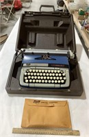 Smith Corona Classic 12 manual typewriter w/ case