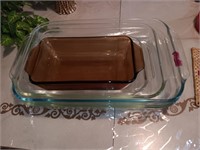 5 glass baking dishes.