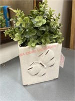 Crackle paint pot w/fake plant (small room)