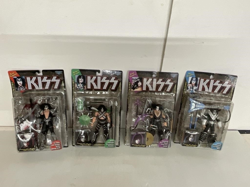 4 KISS ULTRA  ACTION FIGURES