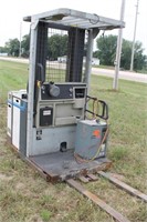 Barrett 3000 electric stand up forklift