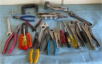 W - MIXED LOT OF HAND TOOLS (G8)