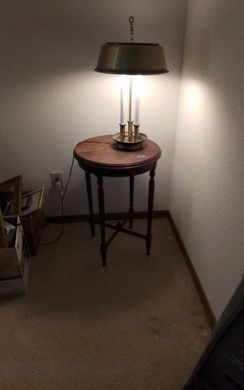 Wood table & lamp 18x27 excellent condition