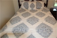 queen size Tahari comforter / pillow shams /sheets