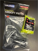Air soft pistol with bbs