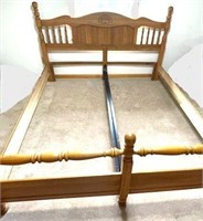 KING SIZE OAK BED HEADBOARD & FOOTBOARD W RAILS