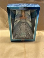 2001 COLLECTORS EDITION BARBIE - NEW