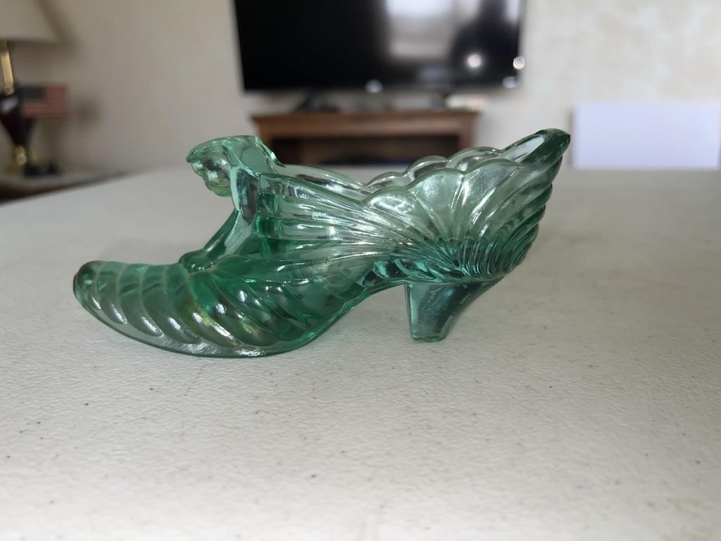 Fenton cat faced shoe 6in long