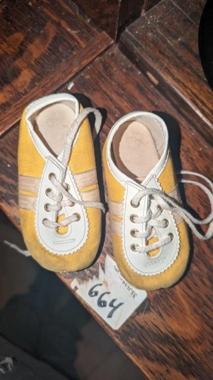 Size 4 vintage Children's shoes