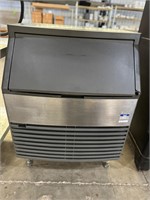 Manitowoc QD027A 270lb Ice Machine