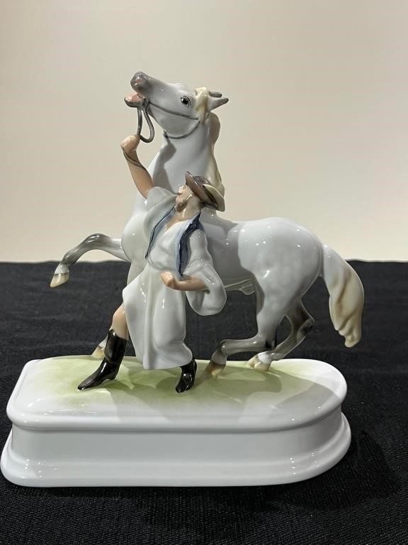 Herend porcelain man with horse in good conditionm