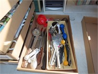 Knives & kitchen utensils.