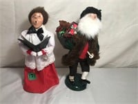 Two Byers' Choice Carolers 10"H