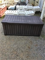 Keter Outdoor Storage Chest Crack on Edge of Top