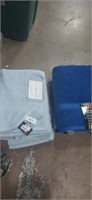 4 new bath towels 30x 54in