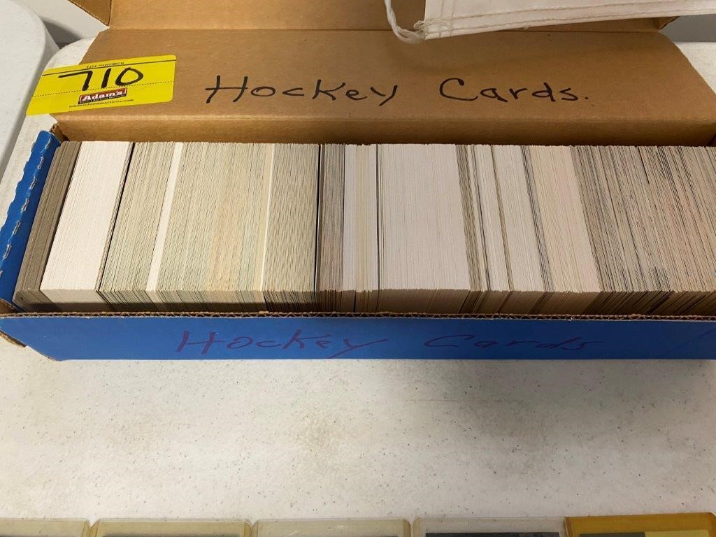 BOX OF VINTAGE HOCKEY CARDS