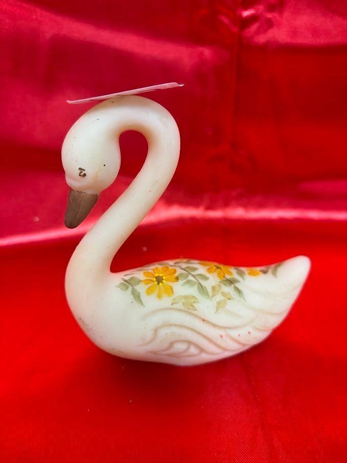 Fenton burmese swan, Handpainted by Francis Burton