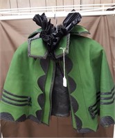 1893 - 1896 Green silk & wool elbow length cape