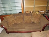 HILLCRAFT SOFA GREAT CONDITION W/PILLOWS