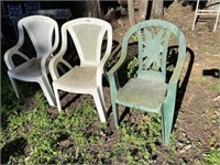 3 Plastic Lawn Chairs
