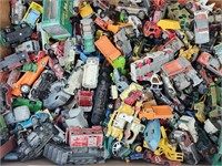 LARGE ASSORTMENT OF VINTAGE & MODERN DIECAST