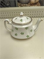 Four leaf clover teapot