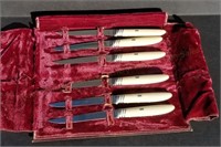 Clyde Knife Set in Case