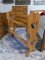 PINE QUILT RACK