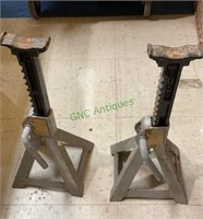One pair of adjustable jackstands(948)