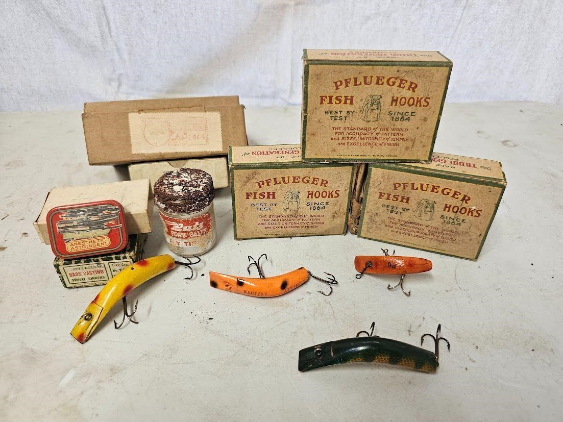 Antique lures & hooks