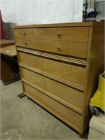 Kroehler Chest of Drawers 40 x 18 x 42