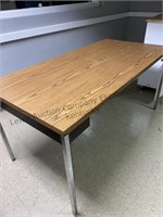 Metal table approximate measurements 30 x 26 x 60