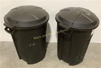 (2) 32 Gal Outdoor Trash Cans w/ Lids