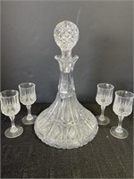 Wide bottom heavy glass/crystal decanter & 4