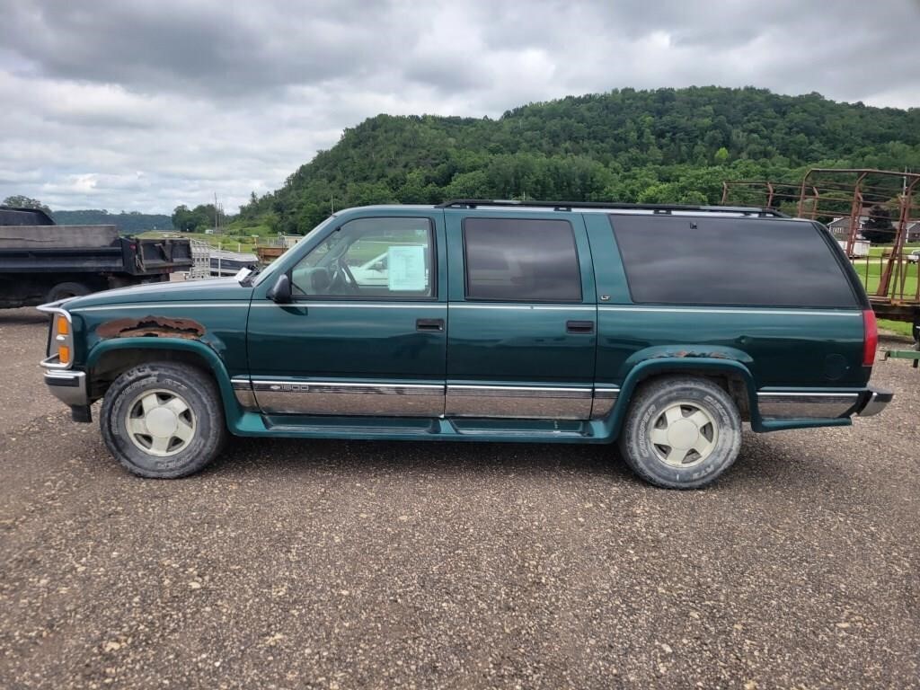 1999 Chevy Suburban 1500 LS; 4WD; good starter per