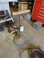 Material rolling stand