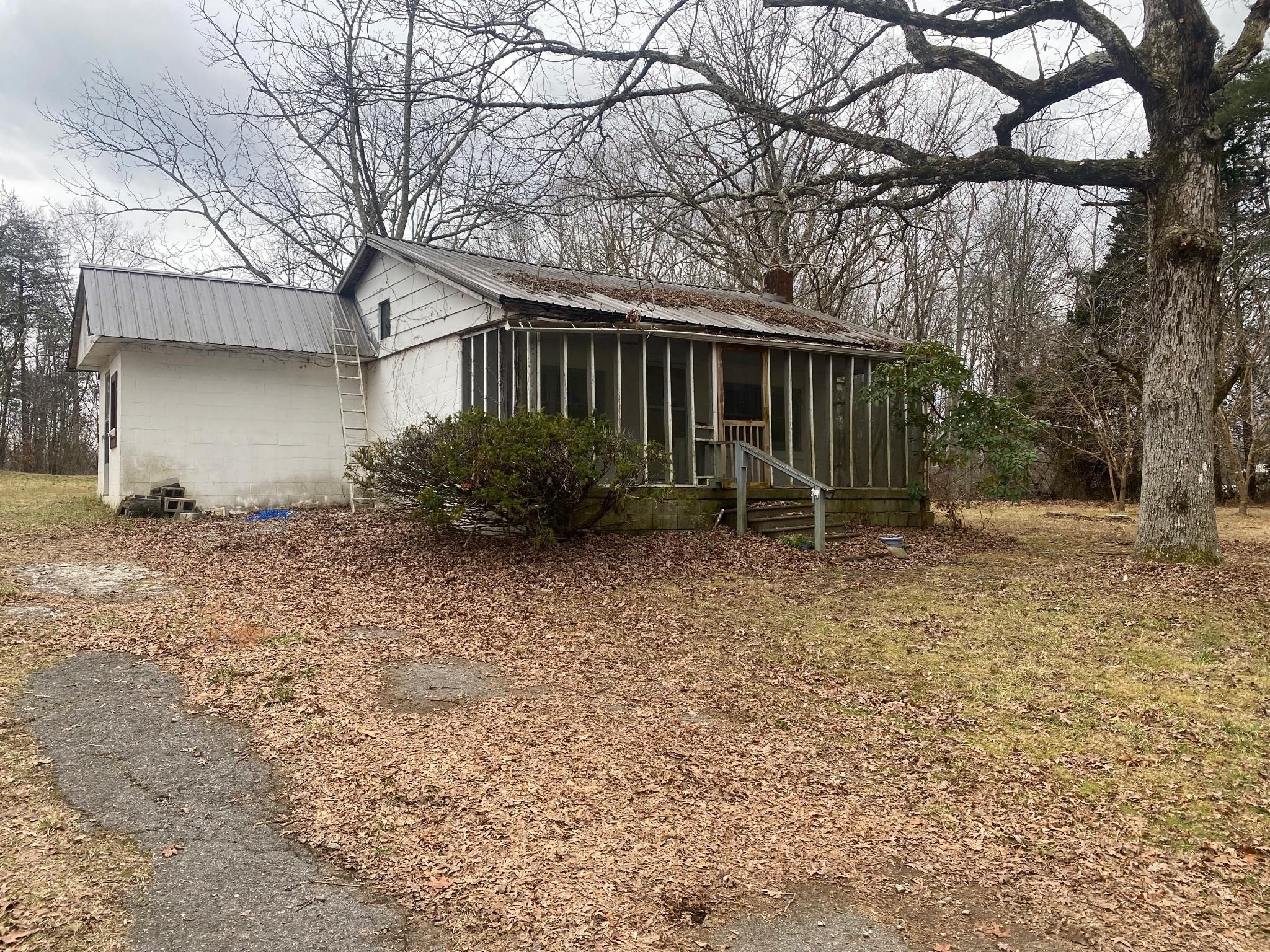 124 Turkey Blind Rd. Crossville,TN | Live and Online Auctions on HiBid.com