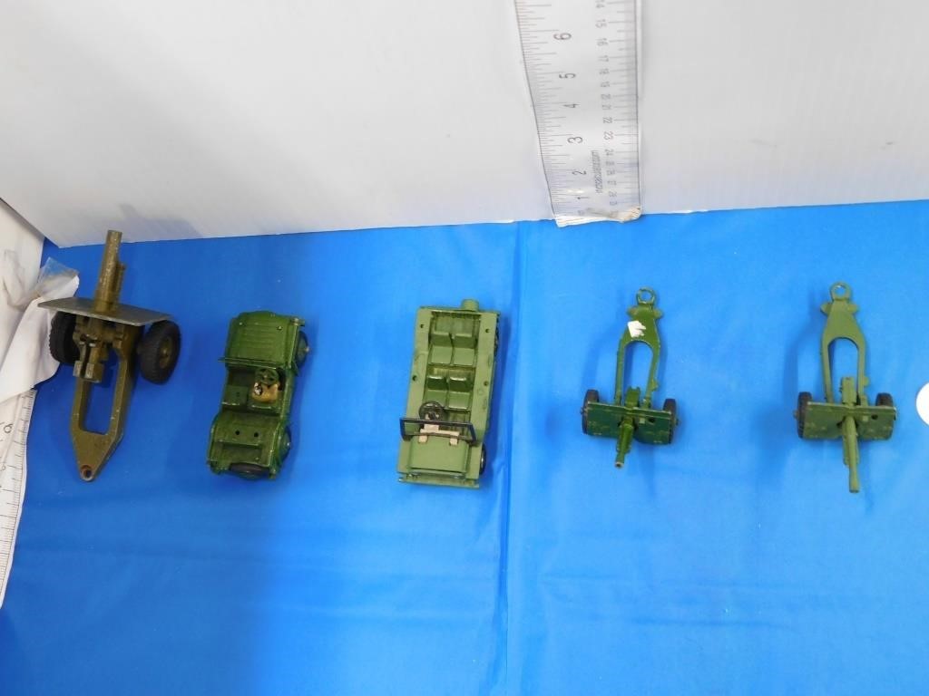 5 PIECES METAL MILITARY EQUIPMENT
