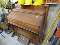 EARLY THOMAS PUMP ORGAN WORKING