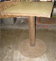 Table w/Metal Base 24 x 24 x 31 1/2