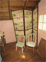 2 CHILD'S CHAIRS AND ROOM DIVIDER